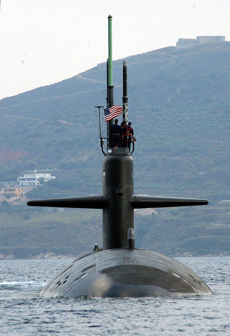 800px-USS_Newport_News_SSN-750_Oct04_depart.jpg