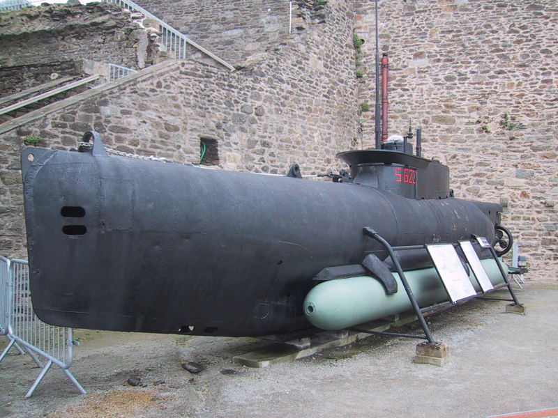 800px-Submarine_S622.jpg