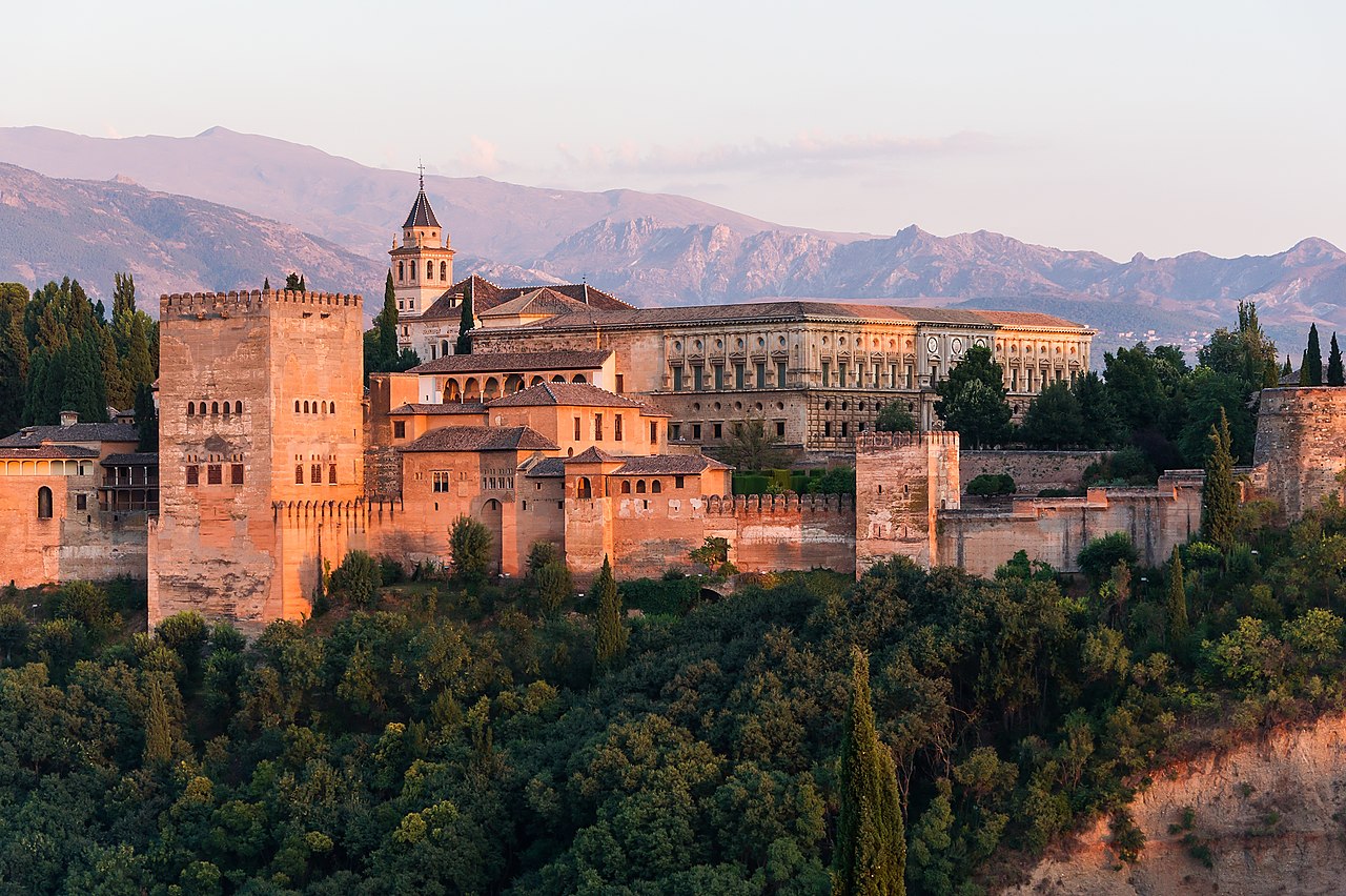 1280px-Dawn_Charles_V_Palace_Alhambra_Granada_Andalusia_Spain.jpg