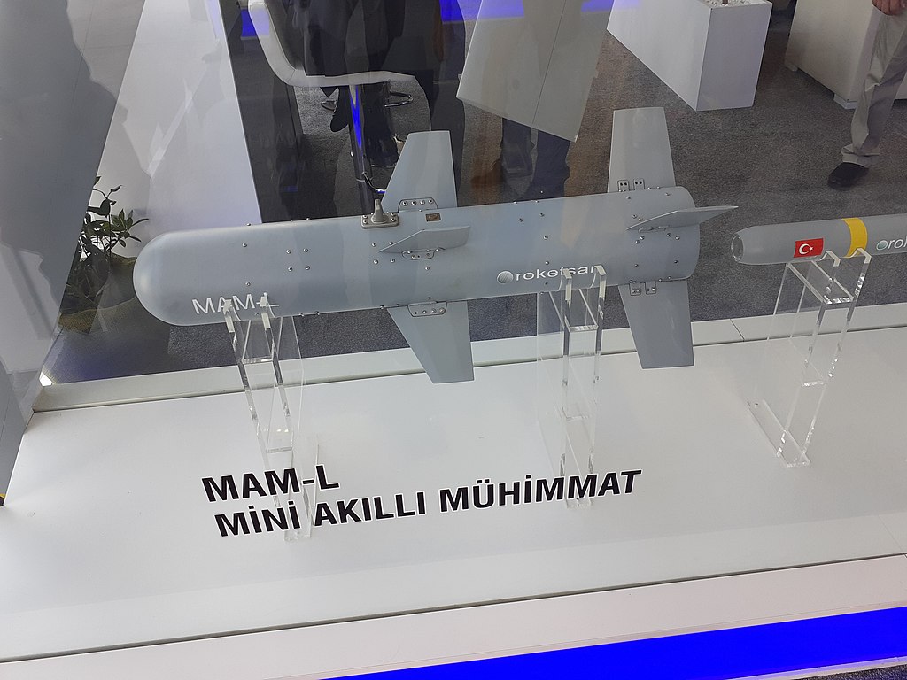 1024px-Roketsan_MAM-L_Mini_Ak%C4%B1ll%C4%B1_M%C3%BChimmat%2C_Teknofest_2019.jpg