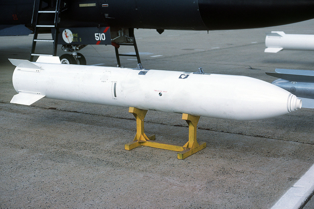 1280px-B83_nuclear_bomb_trainer.jpg