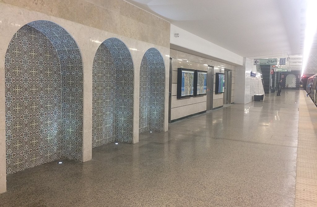 1024px-Photo_place_des_martyrs_station_16042018_002.jpg