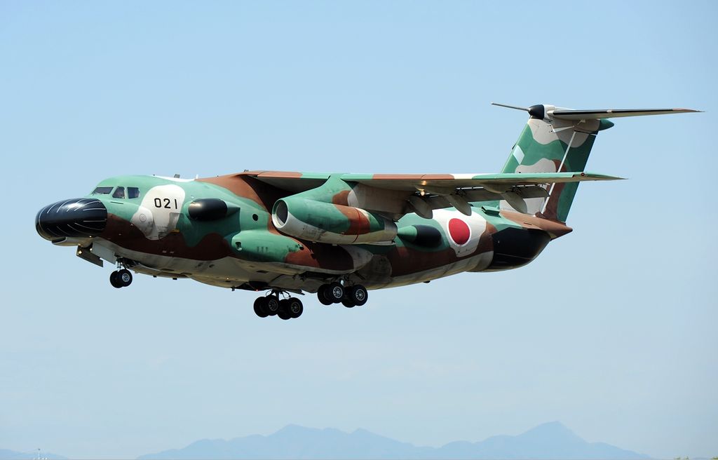 1024px-JASDF_Kawasaki_EC-1_Aoki-2.jpg