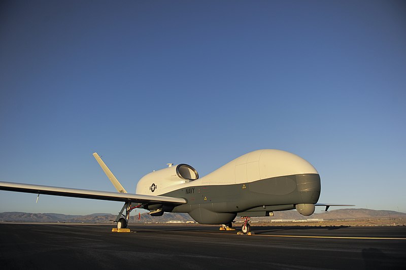 800px-Flickr_-_Official_U.S._Navy_Imagery_-_In_this_undated_file_photo%2C_an_RQ-4_Global_Hawk_unmanned_aerial_vehicle_sits_on_a_flight_line..jpg