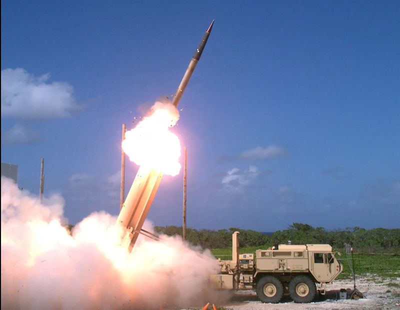800px-THAAD_missile_launch_on_Wake_Island.jpg