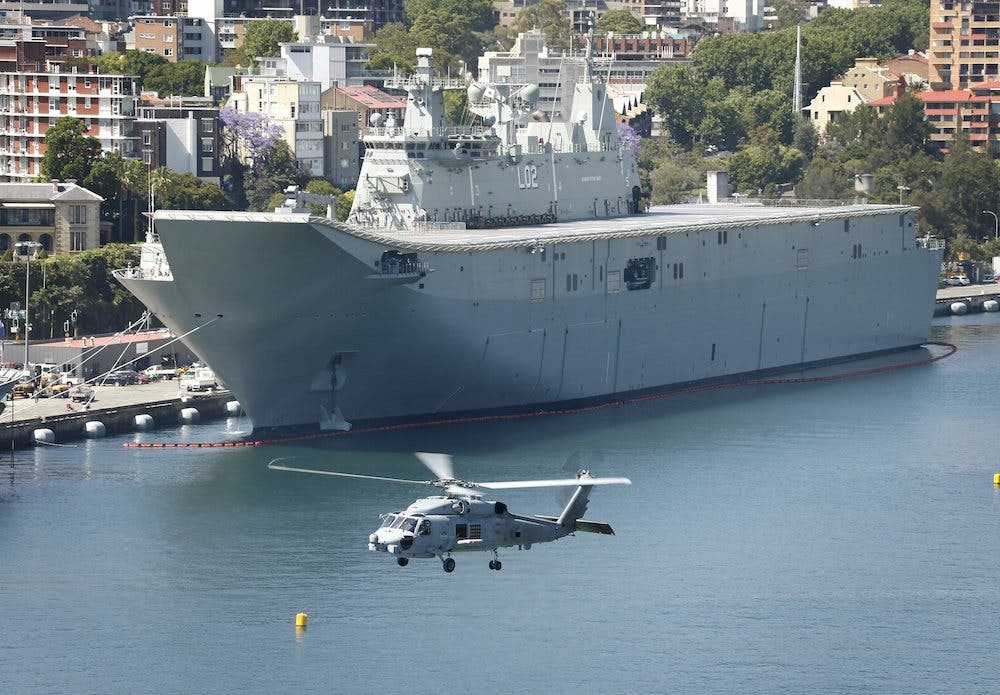 سفينة الشحن العسكرية HMAS Canberra سفينة الشحن العسكرية HMAS Canberra