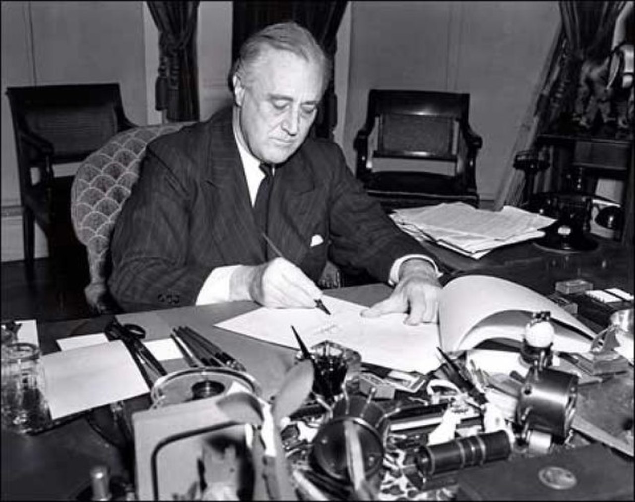 1280px-President_Franklin_D._Roosevelt-1941.jpg