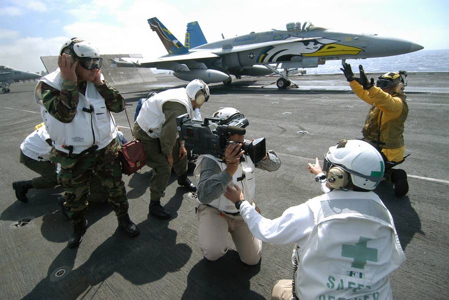 What-the-color-coded-uniforms-of-US-Aircraft-Carrier-Crews-mean-10.jpg