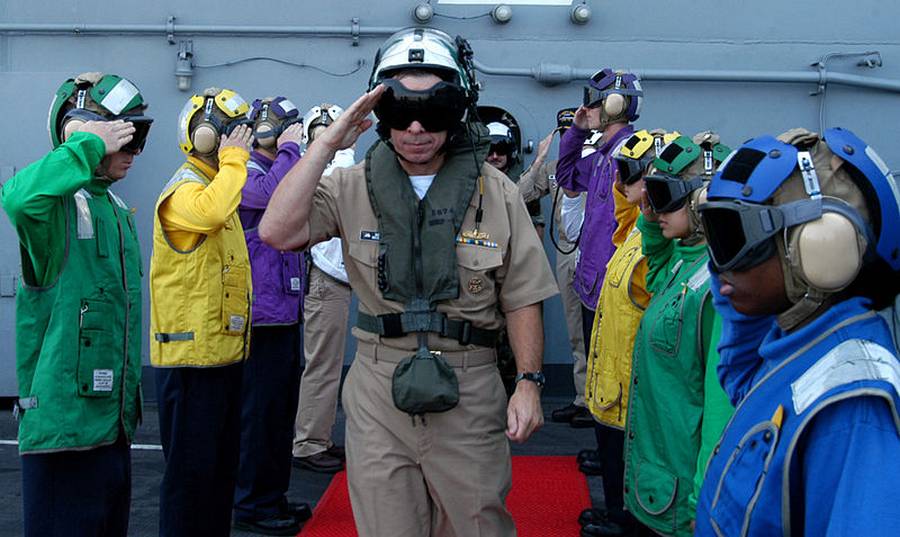 What-the-color-coded-uniforms-of-US-Aircraft-Carrier-Crews-mean-2.jpg