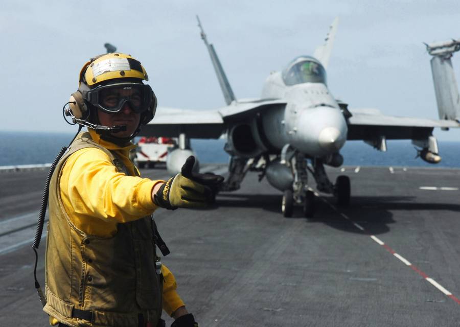 What-the-color-coded-uniforms-of-US-Aircraft-Carrier-Crews-mean-4.jpg