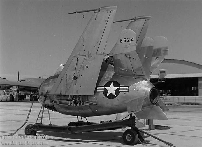 342usaf17593r1%20015706%20xf-85%2046-0524%20left%20rear%20wing%20fold%20l.jpg