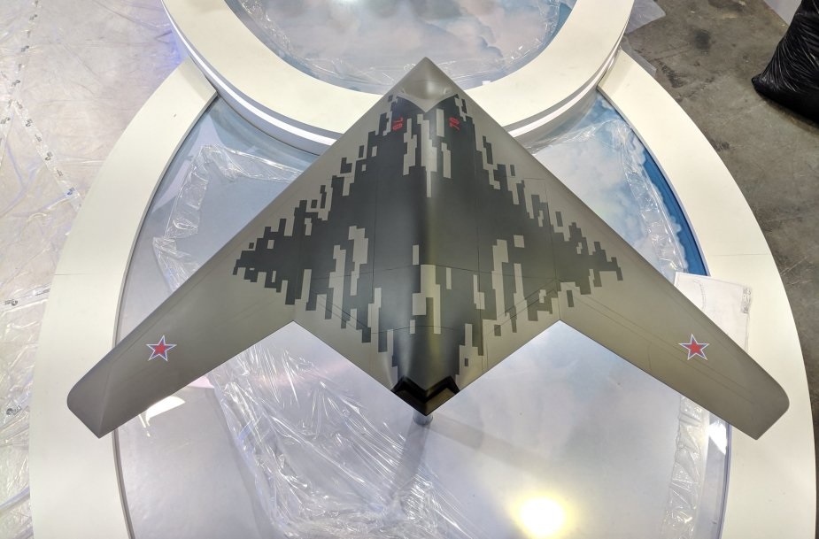 Okhotnik_drones_to_operate_in_Su-57_regiments-02.jpg