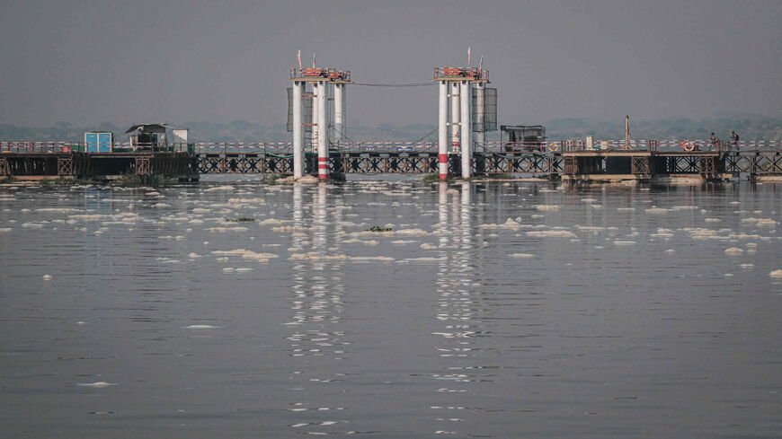 موقع بناء جسر على نهر فيكتوريا بالقرب من شلالات مورشيسون ، حيث تخطط الحكومة لبناء سد لتوليد الطاقة الكهرومائية ، في منتزه مورشيسون فولز الوطني ، شمال غرب أوغندا ، 25 يناير 2020.