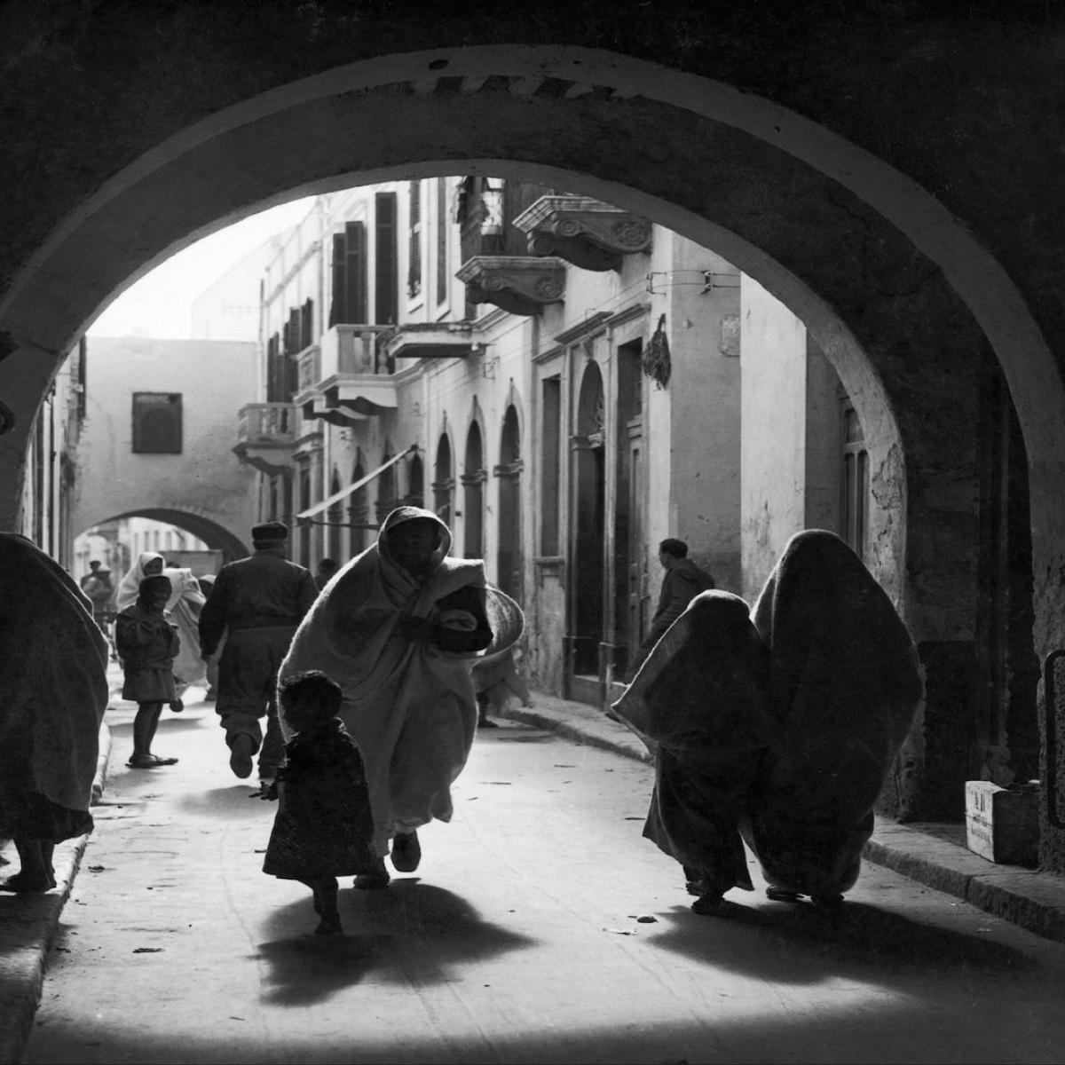 نساء مع أطفالهن في طرابلس في ليبيا في 3 أيلول/ سبتمبر 1969 (Getty)