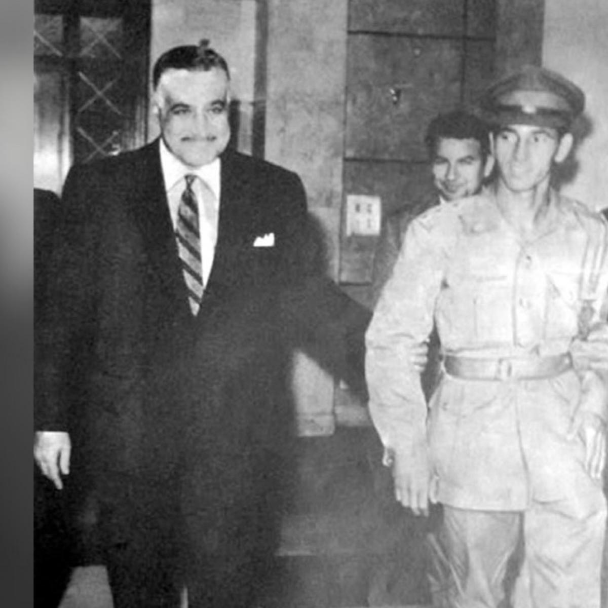 عبد السلاك جلود مع الزعيم الراحل جمال عبد الناصر