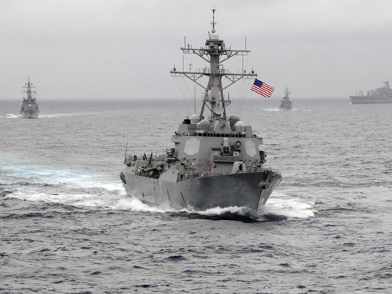 المدمرة الأميركية یو إس إس لاسن اتجهت مؤخرا إلى منطقة الكاريبي ضمن أربع سفن حربية أخرى (رويترز-أرشيف)