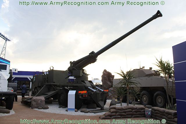 Condor_T5-45_52_155mm_truck_mounted_gun_howitzer_Denel_land_systems_South_African_defence_industry_AAD_2012_002.jpg