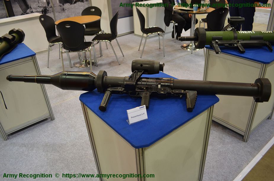 Panzerfaust_3_Dynamit_Nobel_Defence_anti-tank_weapon_DX-Korea_2018_defense_exhibition_South_Korea_925_001.jpg