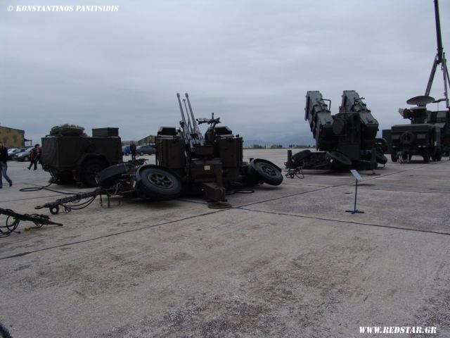 Oerlikon_Skyguard_35mm_cannon_missile_air_defense_system_Hellenic_Greece_army_640_001.jpg