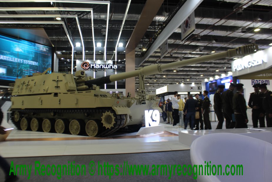 Hanwha_Defense_showcases_K9_Thunder_howitzer.jpg