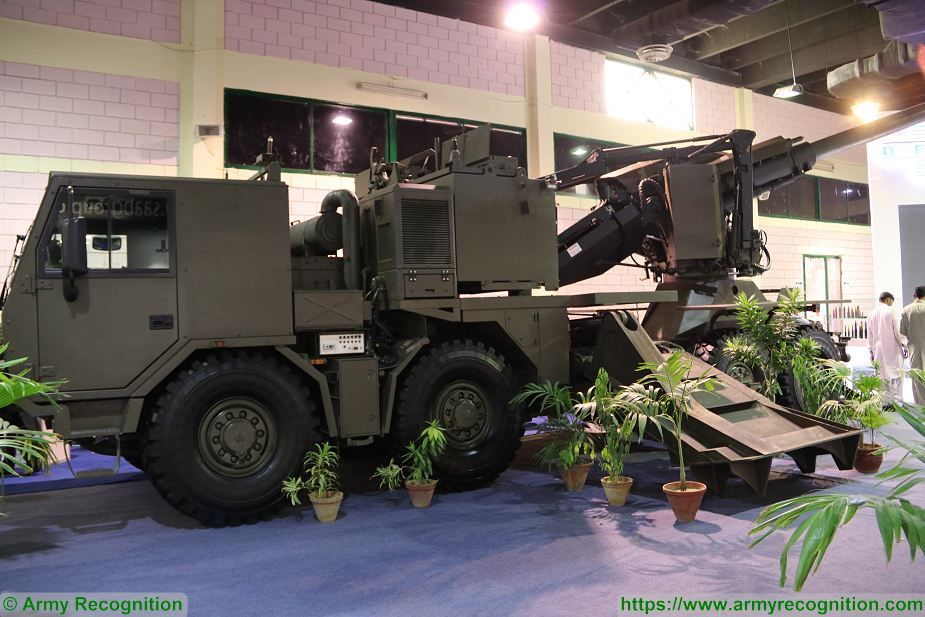 Denel_T5-52_155mm_8x8_wheeled_self-propelled_howitzer_for_Army_of_South_Africa_SANDF_925_001.jpg