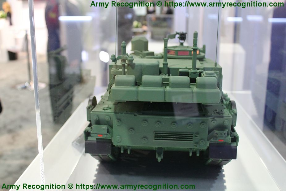 General_Dynamics_presents_scale_model_of_its_light_tank_for_MPF_program_of_US_Army_AUSA_2019_925_002.jpg