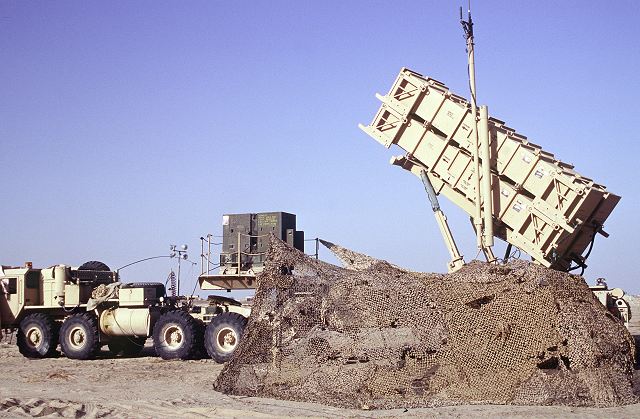 Patriot_missile_air_defense_system_LS_launching_station_semitrailer_flatbed_M860A1_united_States_016.jpg