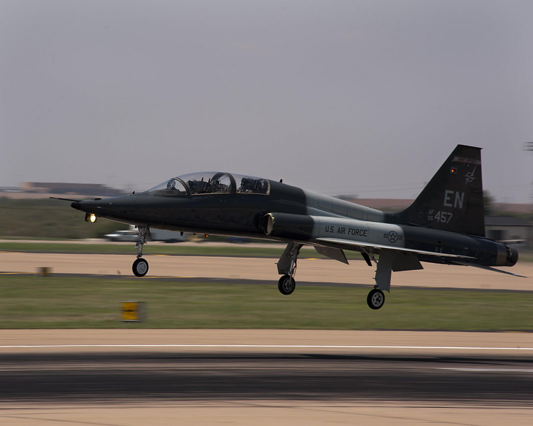 Northrop-T-38-Talon_USAF-1068x854.jpg