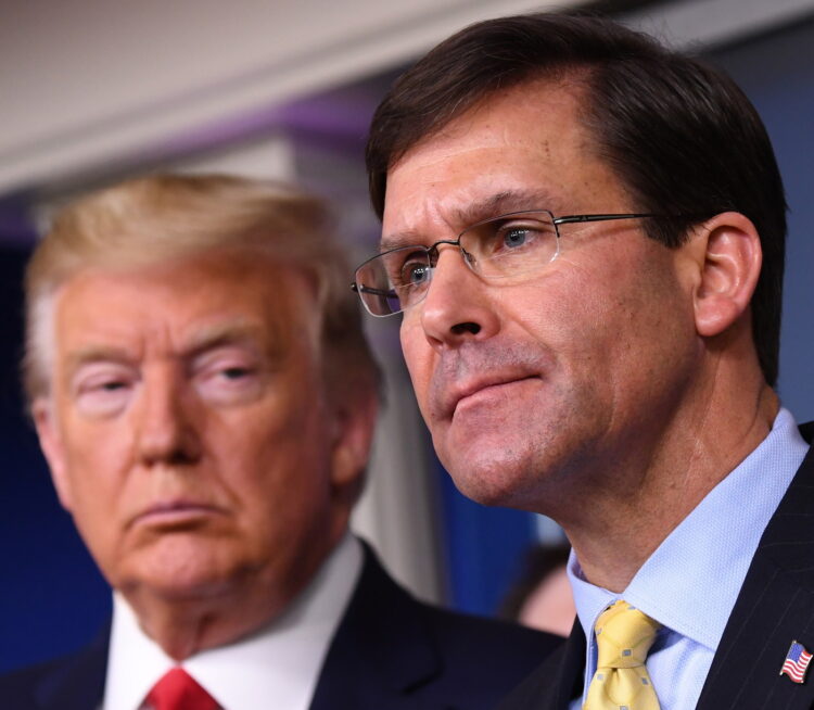 secretaire-defense-Mark-Esper-droite-president-Donald-J-Trump-Maison-Blanche-18_0_1400_1220-750x654.jpg