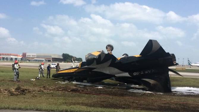 korean-black-eagles-plane-crashed-at-changi-airport-2.jpg