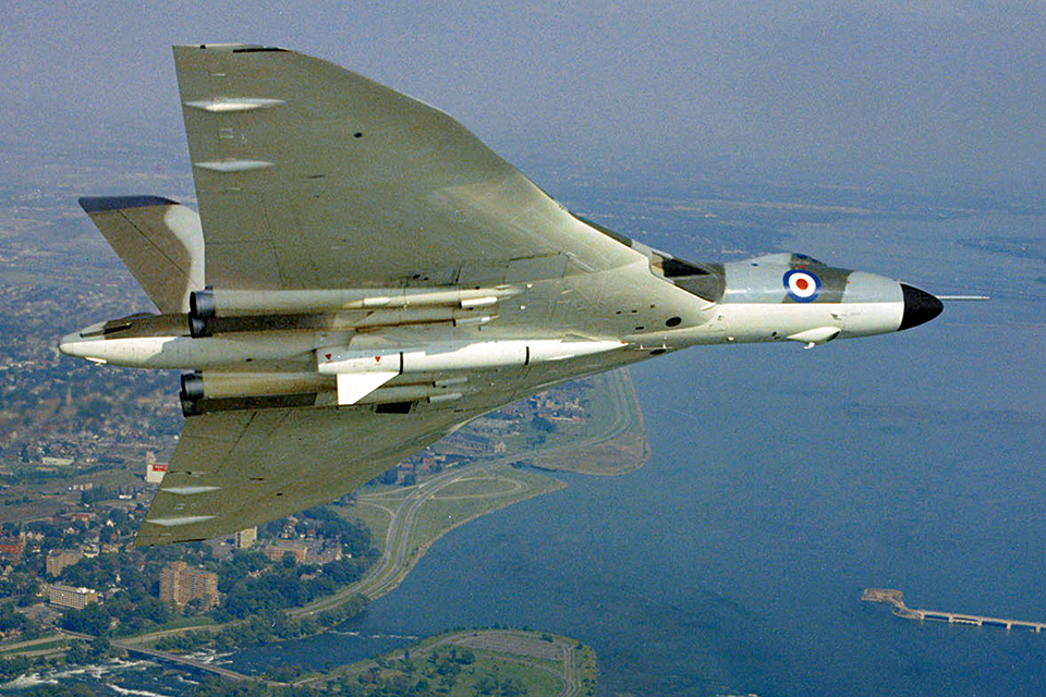v1-An-Avro-Vulcan-B.2-of-the-RAF%E2%80%99s-Scampton-Wing-armed-with-a-Blue-Steel-training-missile-banks-over-Niagara-Falls-in-1965.jpg