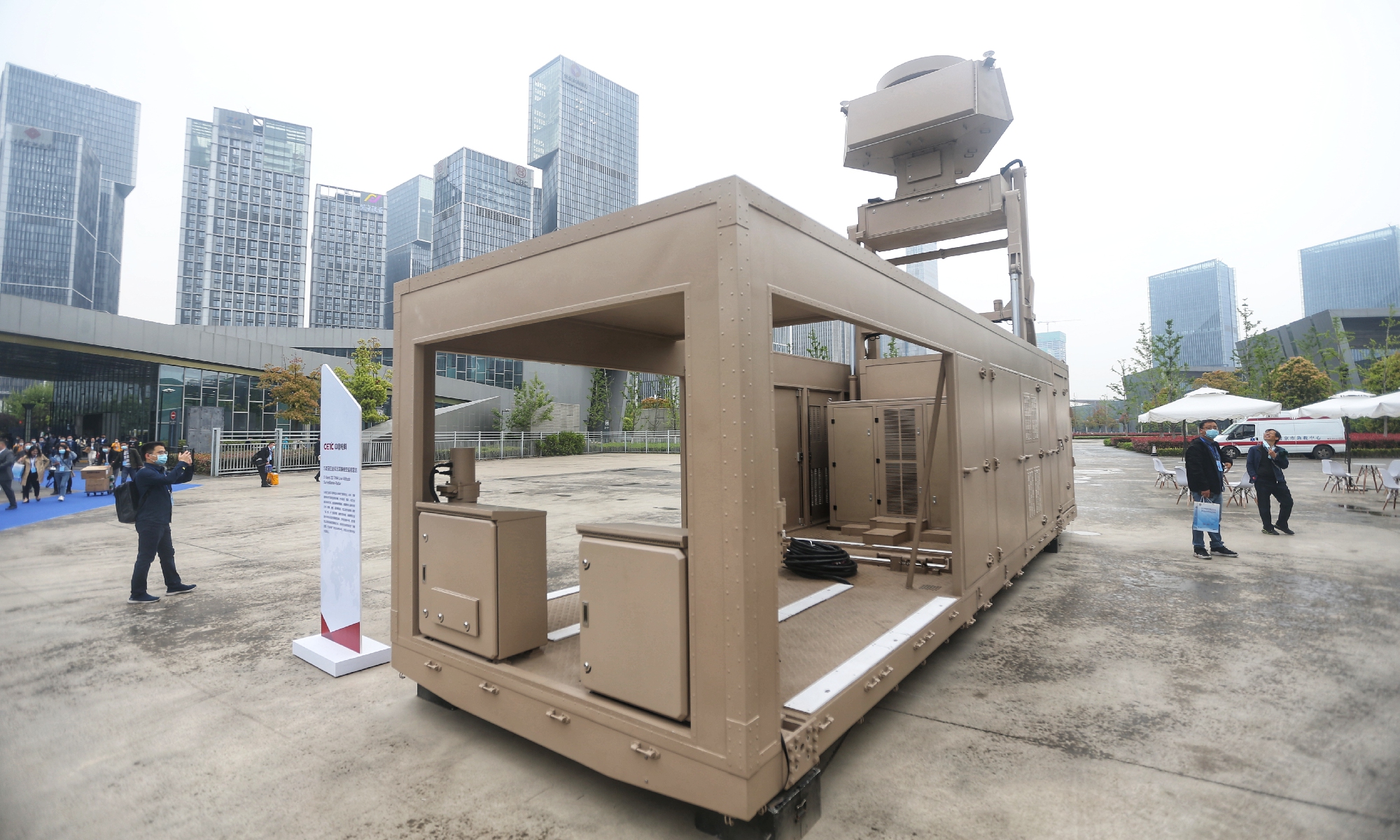 يُعرض رادار للمراقبة على ارتفاع منخفض S-band 3D TWA طورته شركة China Electronics Technology Group Co في معرض الرادار العالمي التاسع في نانجينغ بمقاطعة جيانغسو شرق الصين في 23 أبريل 2021. الصورة: Cui Meng / GT يُعرض رادار للمراقبة على ارتفاع منخفض S-band 3D TWA طورته شركة China Electronics Technology Group Co في معرض الرادار العالمي التاسع في نانجينغ بمقاطعة جيانغسو شرق الصين في 23 أبريل 2021. الصورة: Cui Meng / GT