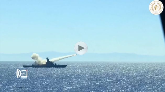 برّا وبحرا وجوّا: الجيش الجزائري يستعرض قدراته الهجومية (فيديو) برّا وبحرا وجوّا: الجيش الجزائري يستعرض قدراته الهجومية (فيديو)