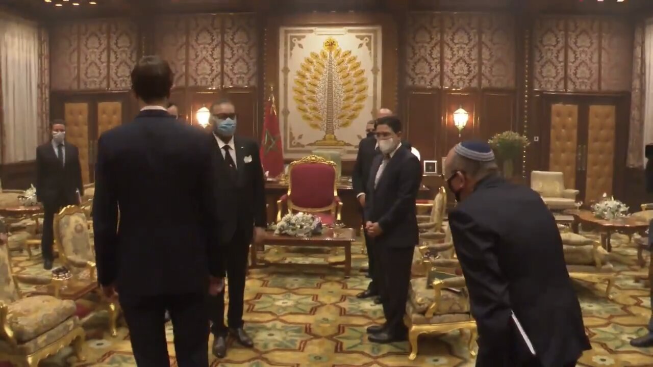 Vidéo : Meir Ben-Shabbat devant le roi, respect, émotion et marocanité – Le1