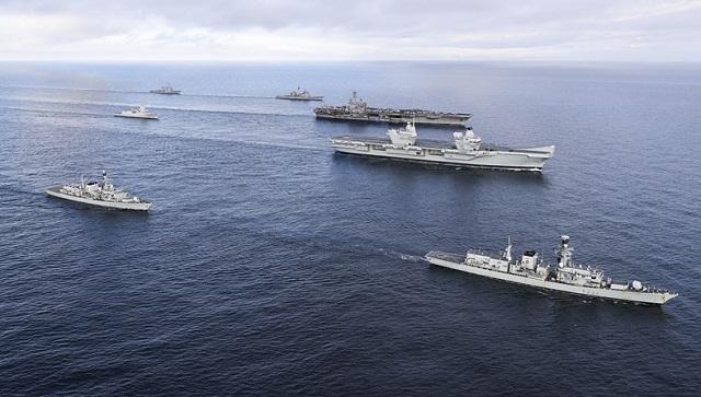 HMS_Queen_Elizabeth_met_up_with_US_CSG_1.jpg