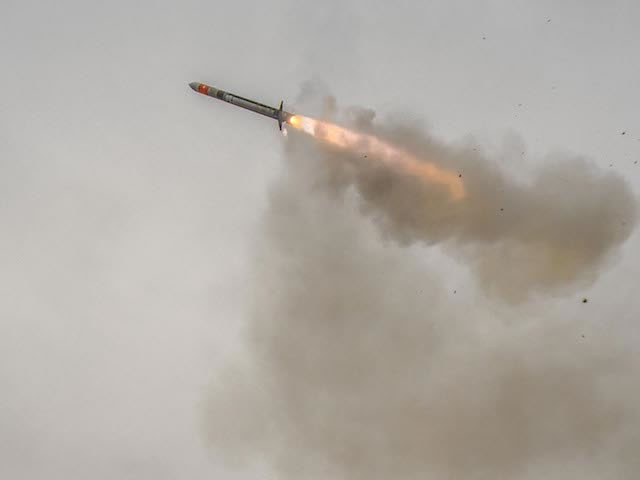 Sea_Ceptor_firing_CAMM_MBDA_Royal_Navy_1.jpg