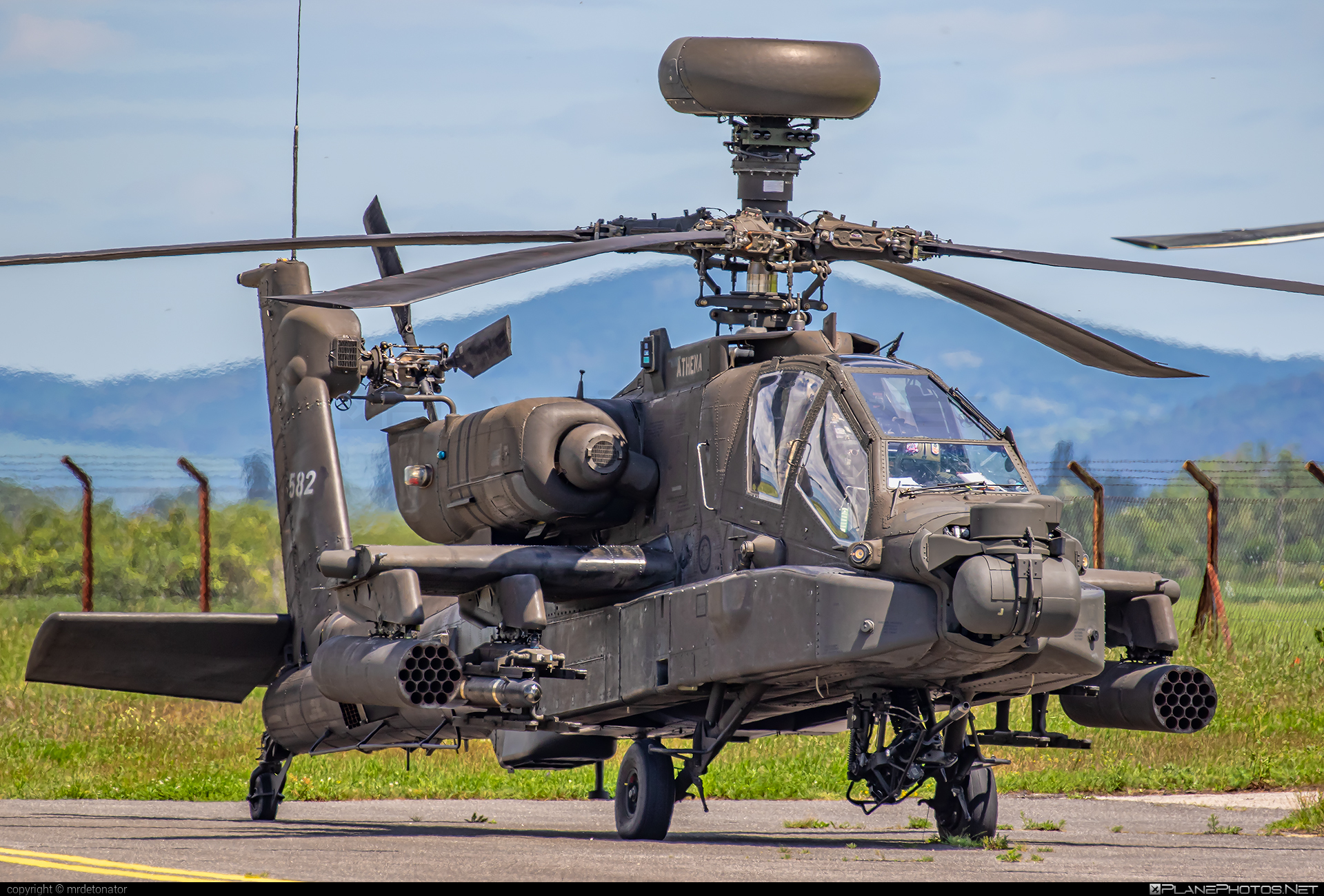 22786_Boeing-AH-64D-Apache-Longbow_09-05582.jpg