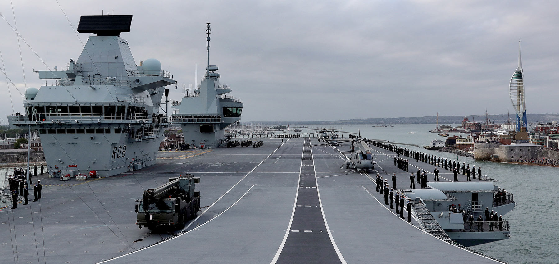 HMS-Queen_Elizabeth-Portsmouth-Departure.jpg