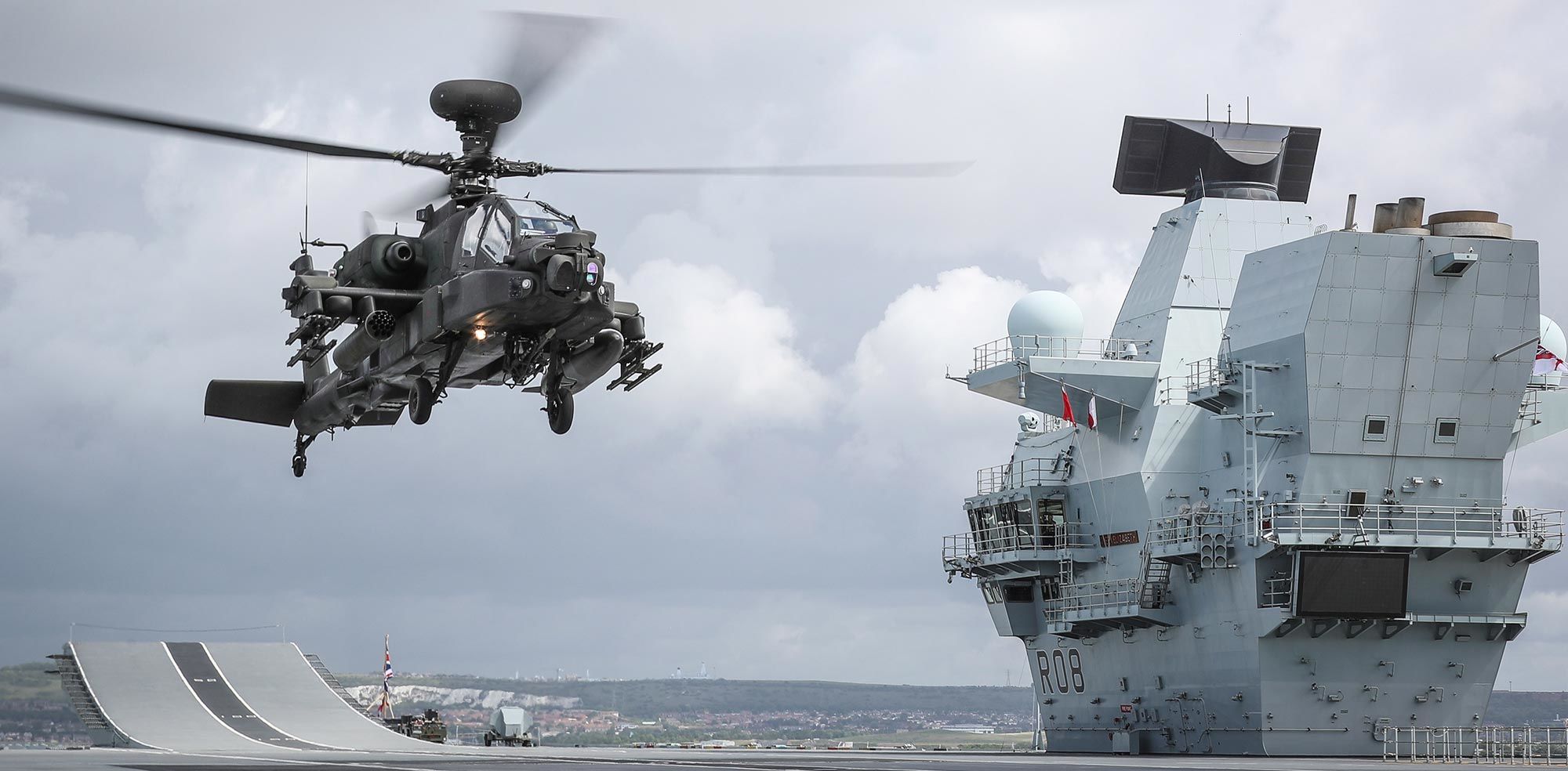 Apache-HMS-Queen-Elizabeth-Landing-1.jpg