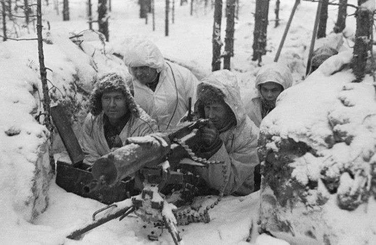 1200px-a_finnish_maxim_m-09-21_machine_gun_nest_during_the_winter_war-741x484.jpg