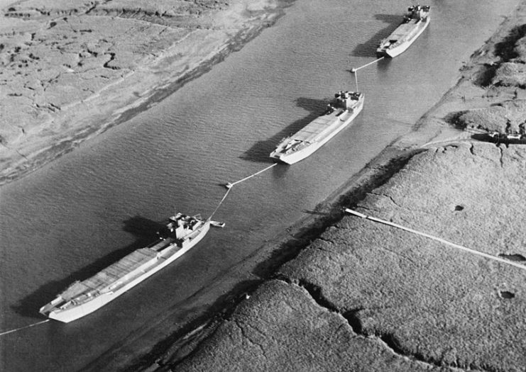 800px-dummy_landing_craft_used_as_decoys_in_south-eastern_harbours_in_the_period_before_d-day_1944-_h42527-741x525.jpg